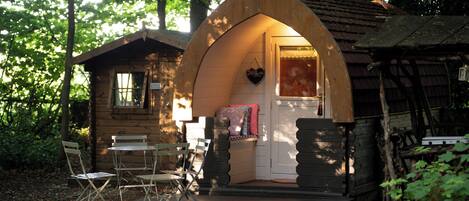 Bluebell Pod | 1 bedroom, premium bedding, individually decorated