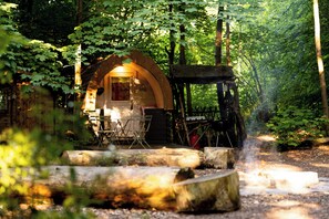 Bluebell Pod | Premium bedding, individually decorated, individually furnished - Hollington Park Glamping (Newbury)