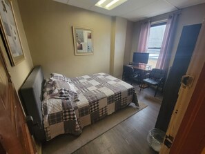 1 bedroom, WiFi, bed sheets - Dillon Tap House Bannack room (Dillon)