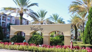 A sign for Vista Cay Resort with arches and a clear sky. - Serene Waters at Vista Cay Resort (Orlando)