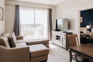 TV - Serene Waters at Vista Cay Resort (Orlando)