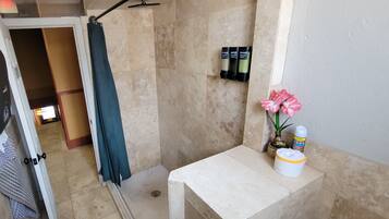 Towels, shampoo, toilet paper