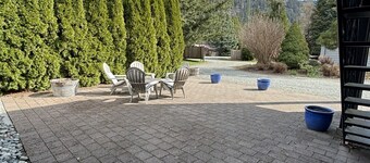 Rummelig suite med 2 soveværelser på privat grund