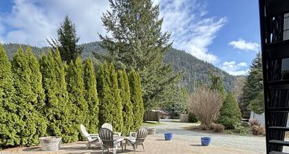 Spacious 2 bedroom suite on private lot