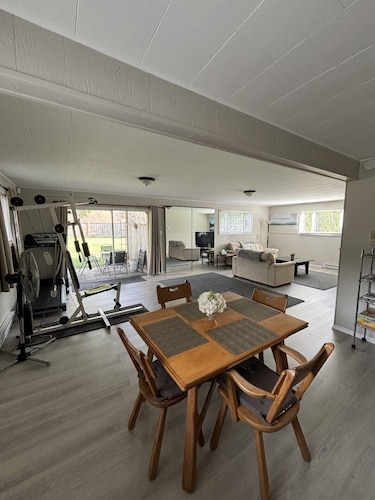 Spacious 2 bedroom suite on private lot