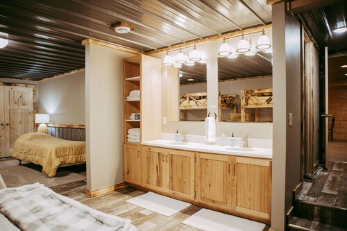 Experience Starbuck charm in our spacious 5-bedroom retreat