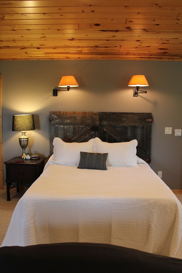 5 bedrooms, desk, iron/ironing board, WiFi