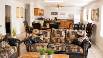 Family Cabin (HH) | Living area | TV