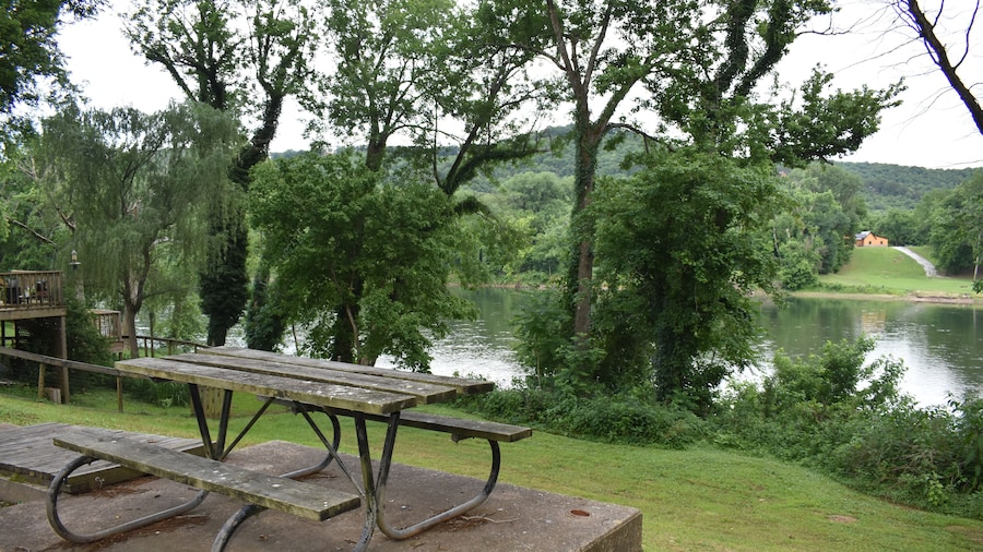 Jack's White River Fishing Resort