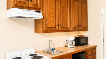 Deluxe Non-Riverview Kitchenette