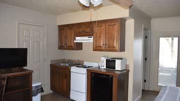 Deluxe Room, Kitchenette | Premium bedding, free rollaway beds, free WiFi, bed sheets