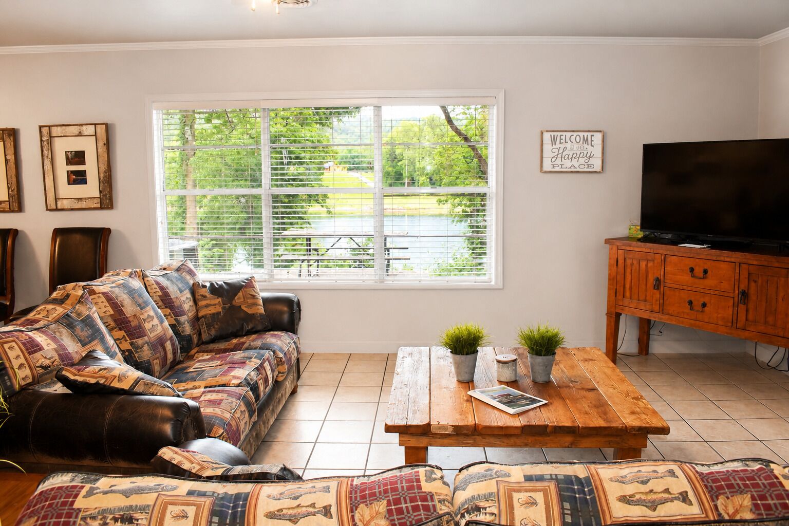 Family Cabin (HH) | Living area