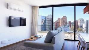 Apartamento Premium Plus | 起居区 | 平板电视、加热地板