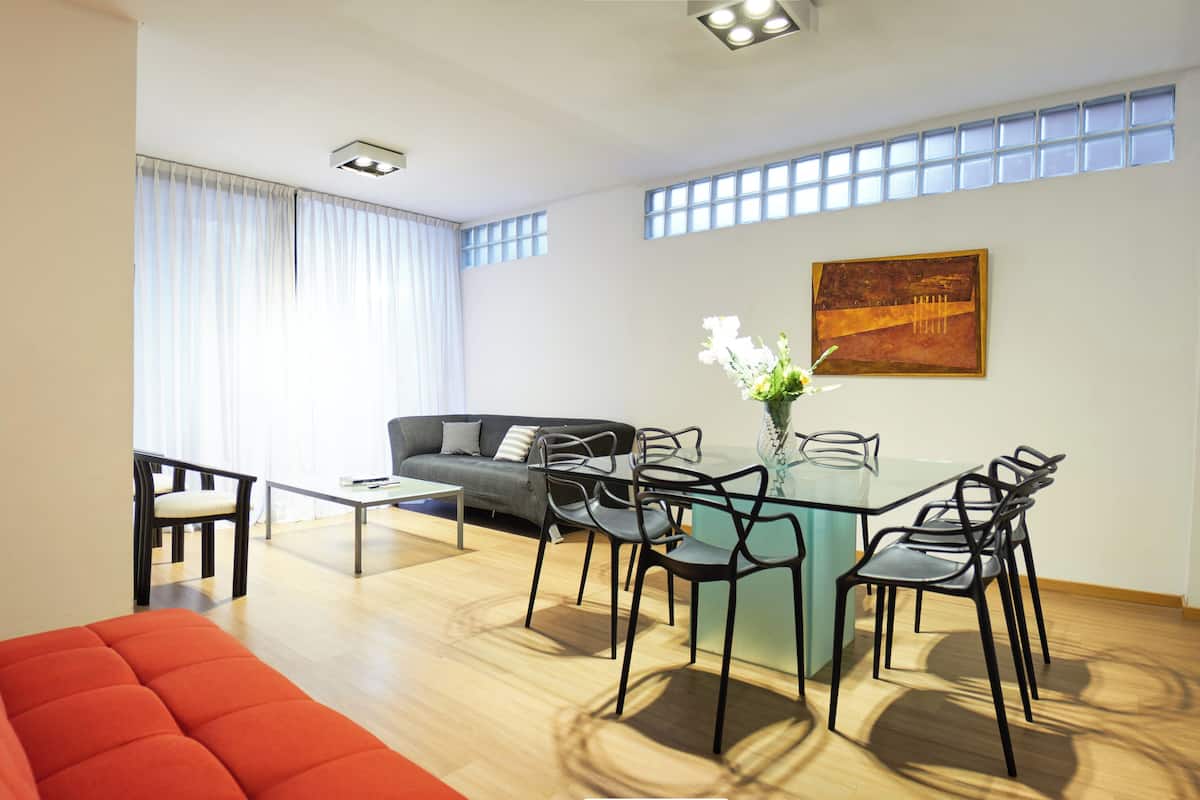 Apartamento Familiar Plus | Wohnbereich | Flachbildfernseher, Fußbodenheizung