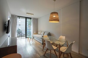 Apartamento Clásico Plus | 起居区 | 平板电视、加热地板