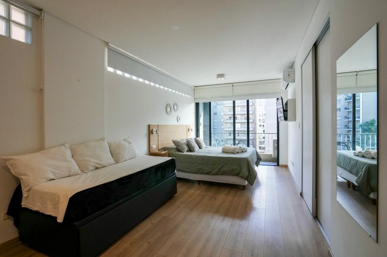 Cortinas blackout, tabla de planchar con plancha y wifi gratis 