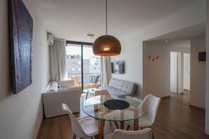 Apartamento Familiar | 遮光窗帘、熨斗/熨板、免费 WiFi、床单
