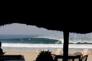 Beach nearby, beach cabanas, beach umbrellas, beach massages - Hotel y Bungalows Acuario (Puerto Escondido)