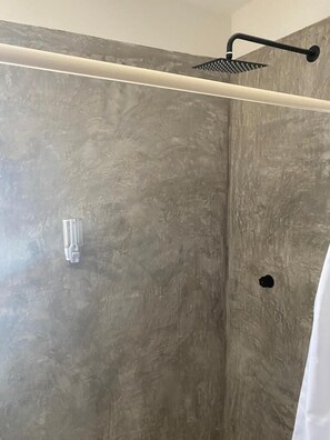 Comfort dubbelrum - 1 queensize-säng - icke-rökare - balkong | Dusch