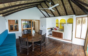 Premium Cabin, 1 Bedroom, Kitchenette, Beachfront | Private kitchen | Shared fridge - Hotel y Bungalows Acuario (Puerto Escondido)