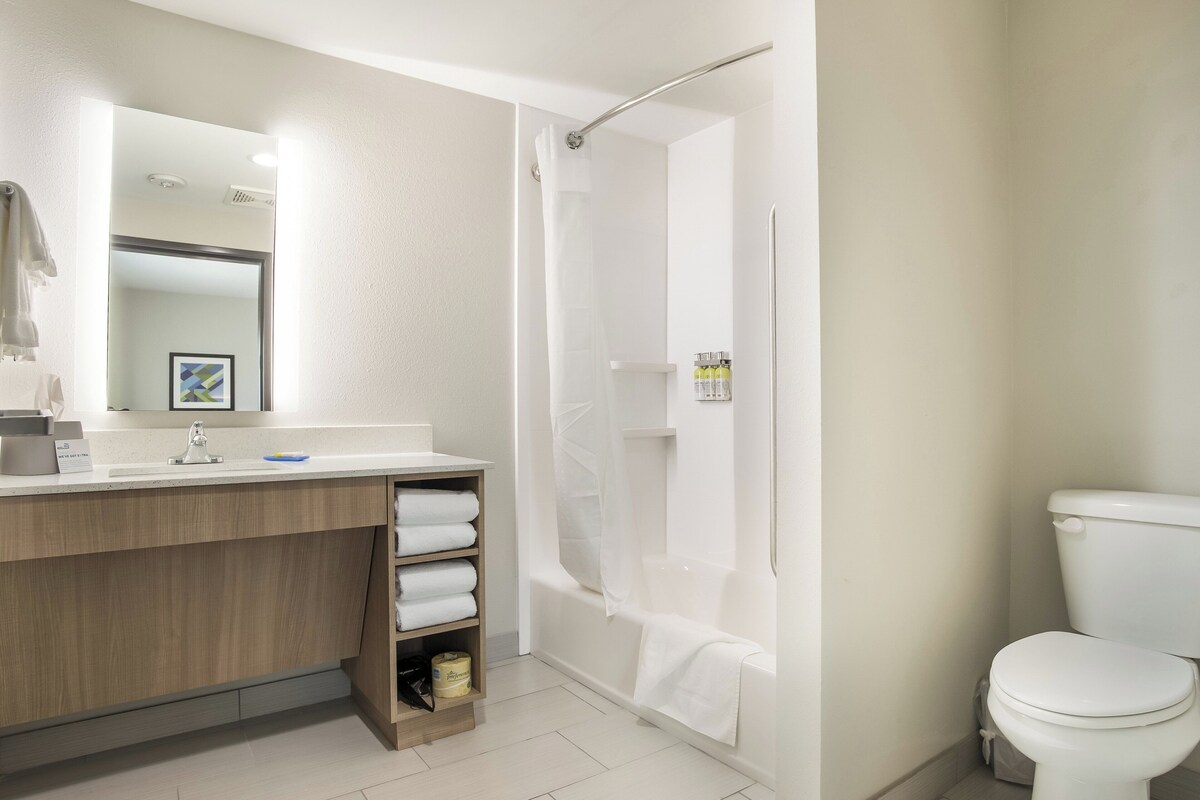 In-room safe, desk, iron/ironing board, WiFi (free)