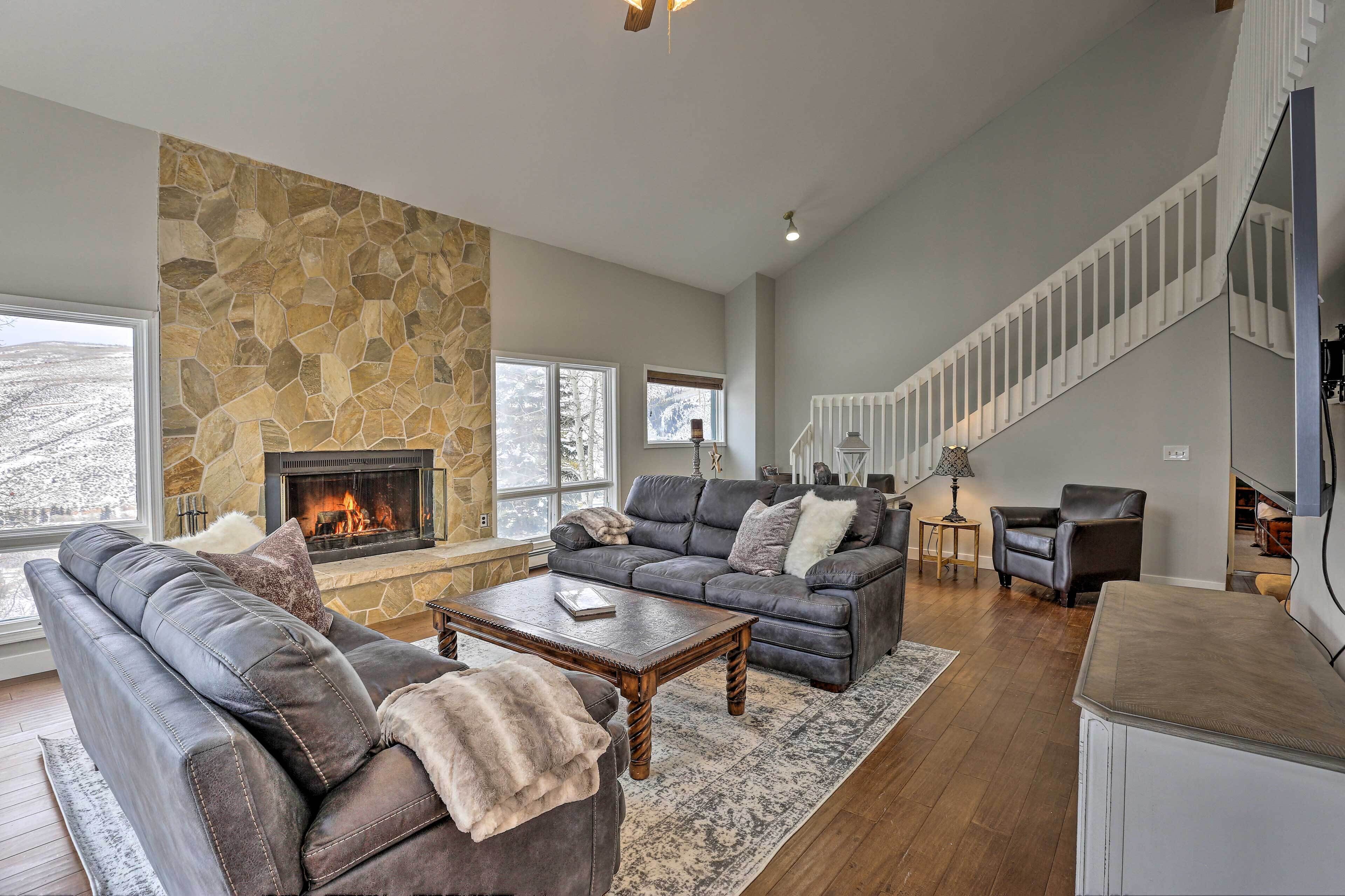 Upscale Townhome w/ Deck - By Beaver Creek & Vail!