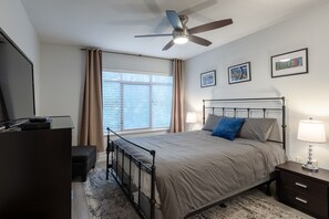 2 bedrooms, desk, iron/ironing board, free WiFi - Northstar Townhouse in Village. Pool/Hot Tub/Parking. Sleeps 7-8 (Whistler)