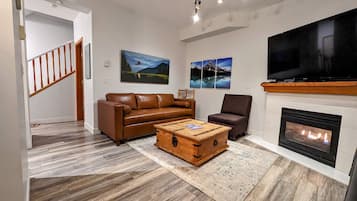 Smart TV, caminetto, videogiochi, libri