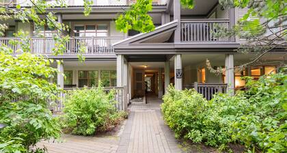 Northstar Townhouse in Village. Pool/Hot Tub/Parking. Sleeps 7-8