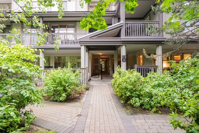 Northstar Townhouse in Village. Pool/Hot Tub/Parking. Sleeps 7-8