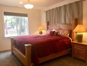 6 chambres, bureau, fer et planche à repasser, lit parapluie