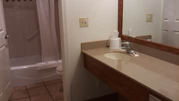 Combined shower/tub, hair dryer, towels