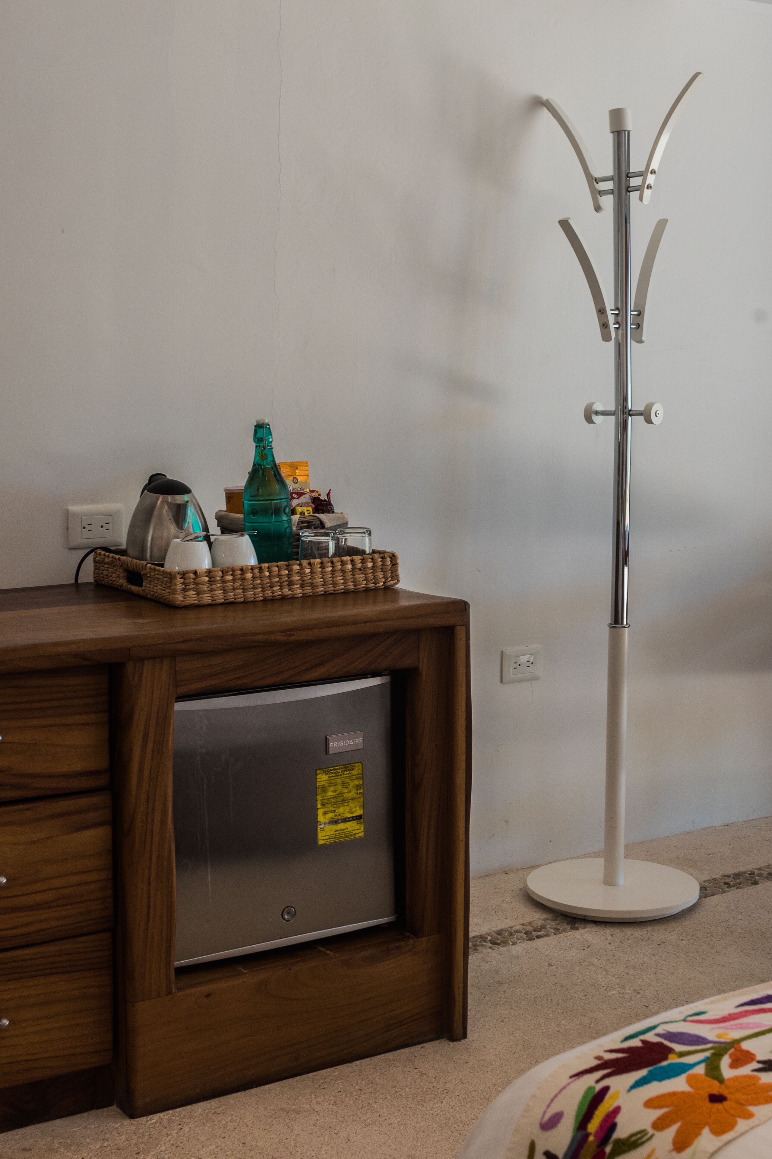 deluxe suite, 2 queen beds | minibar