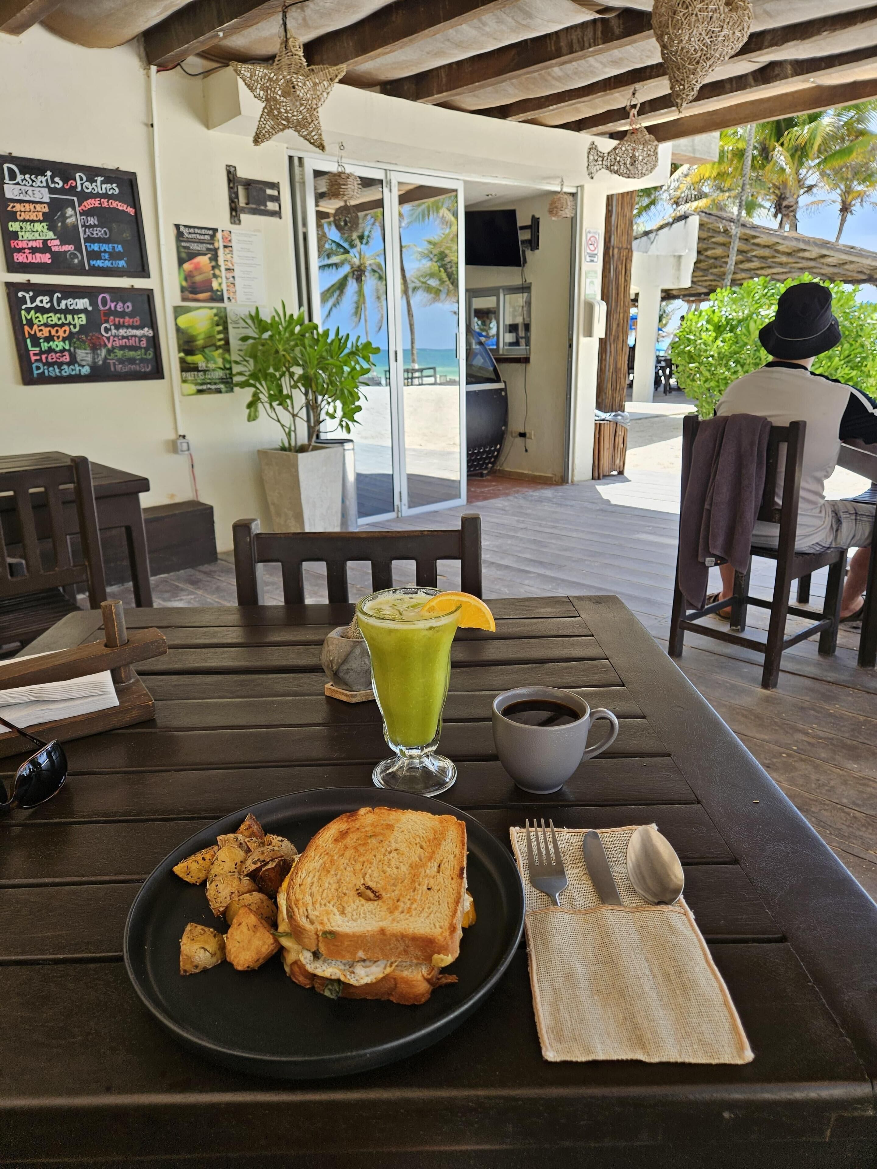 Desayuno a la carta incluido todos los días