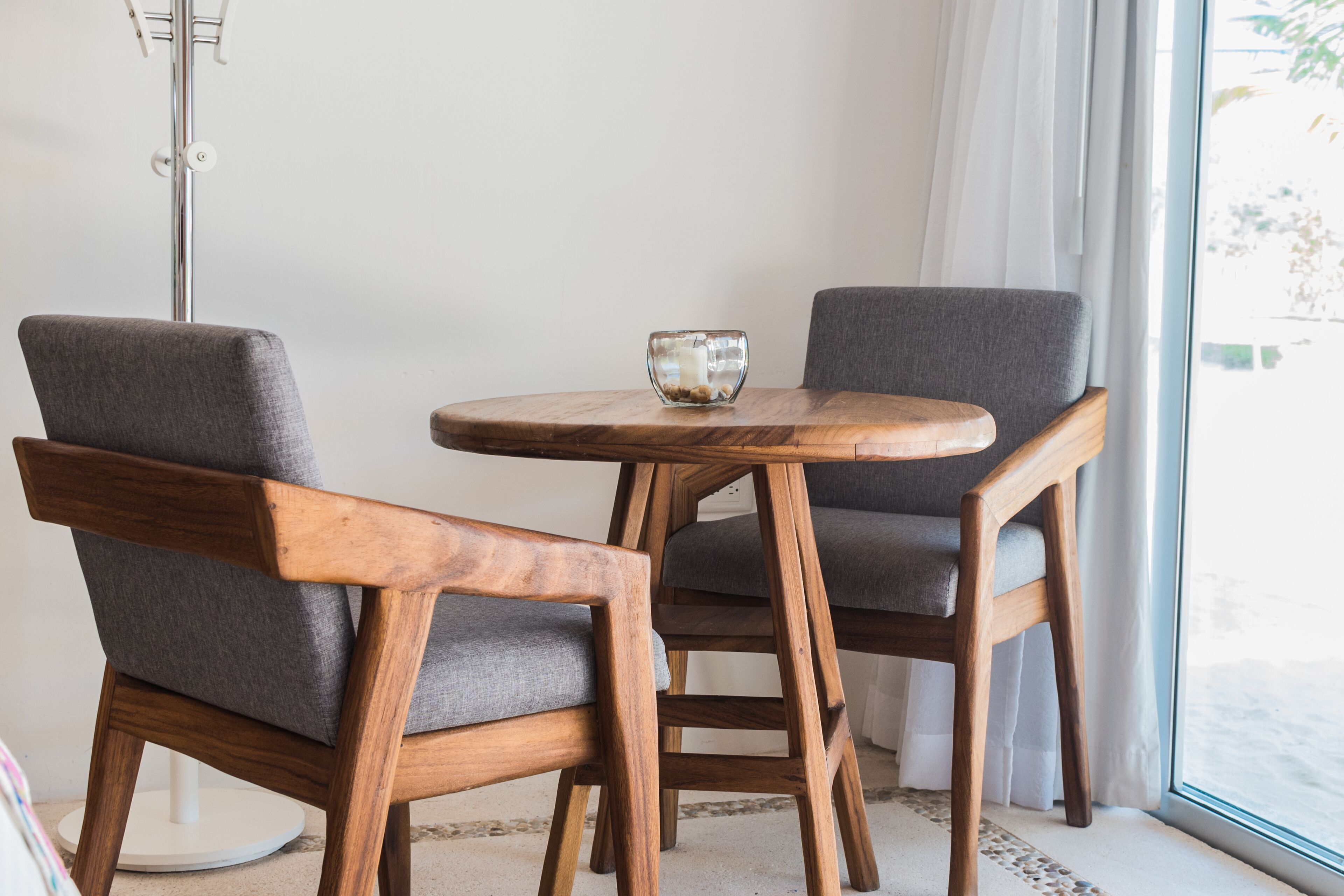 deluxe suite, 2 queen beds | living area | table football, books