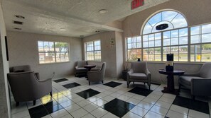 Lobby sitting area - Classic Inn San Marcos, TX (San Marcos)