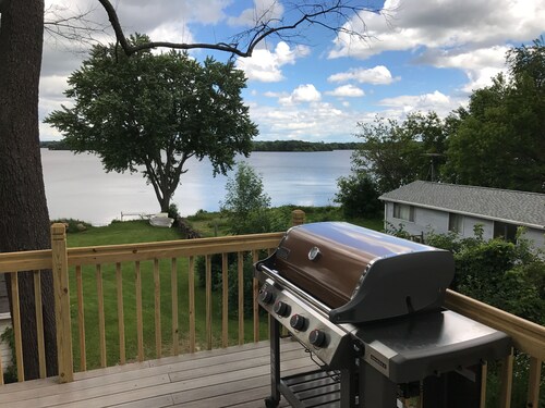 4 Bdrm 4 Bath Lake front Lake Sinissippi home 