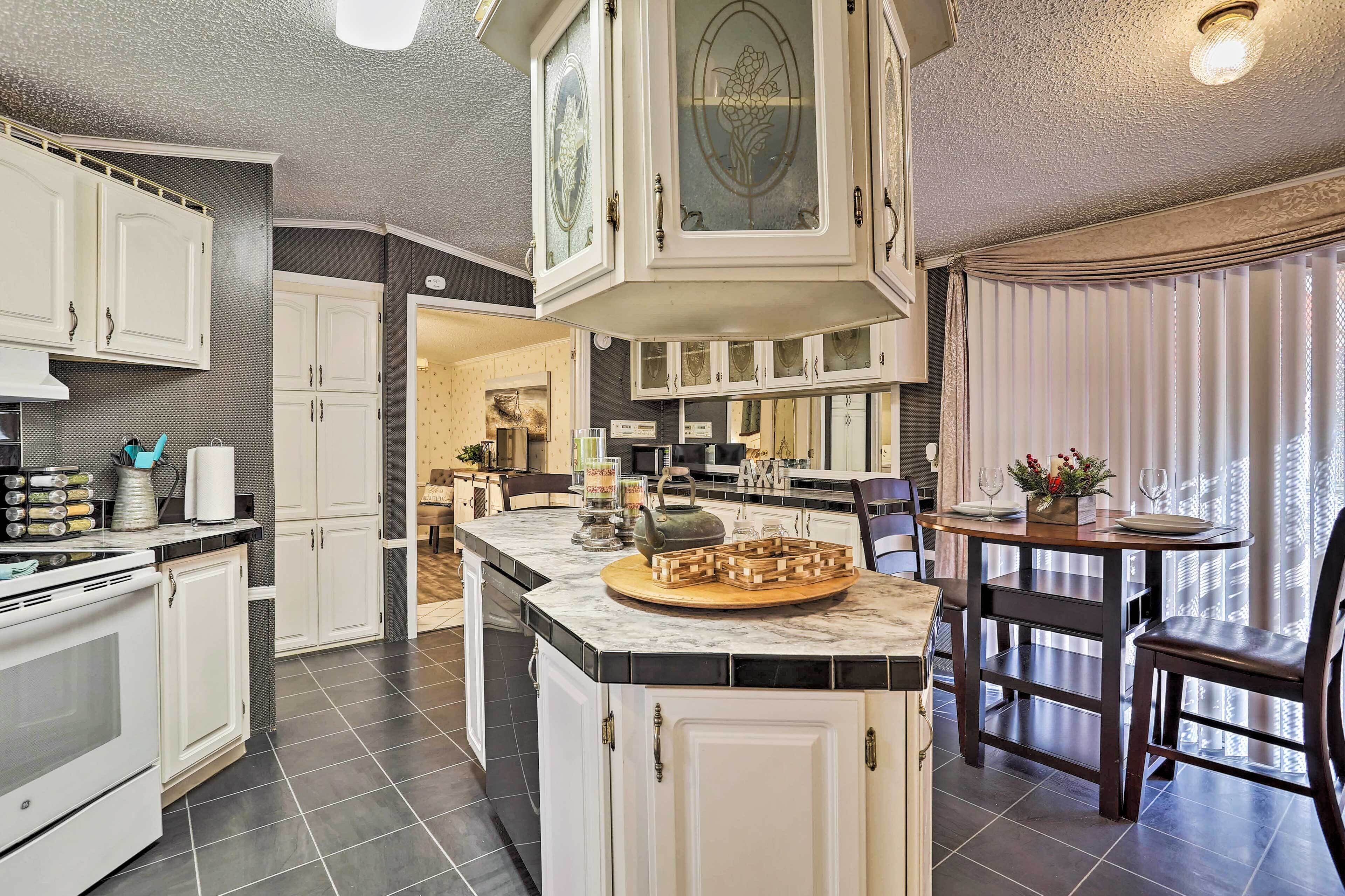 Coffee/tea maker, fridge, microwave, stovetop
