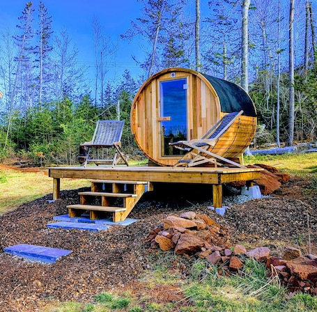 Property grounds. Miracles on Polly - Fairy Tale Cabin - A return to your childhood