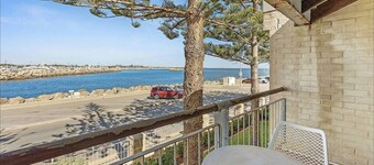 Wake up to sweeping harbour views in this modern, split-level apartment located between Fishing Boat Harbour and Challenger Harbour. Whether you're a couple, a family, or here on business, this peaceful retreat offers the best of coastal charm and ci