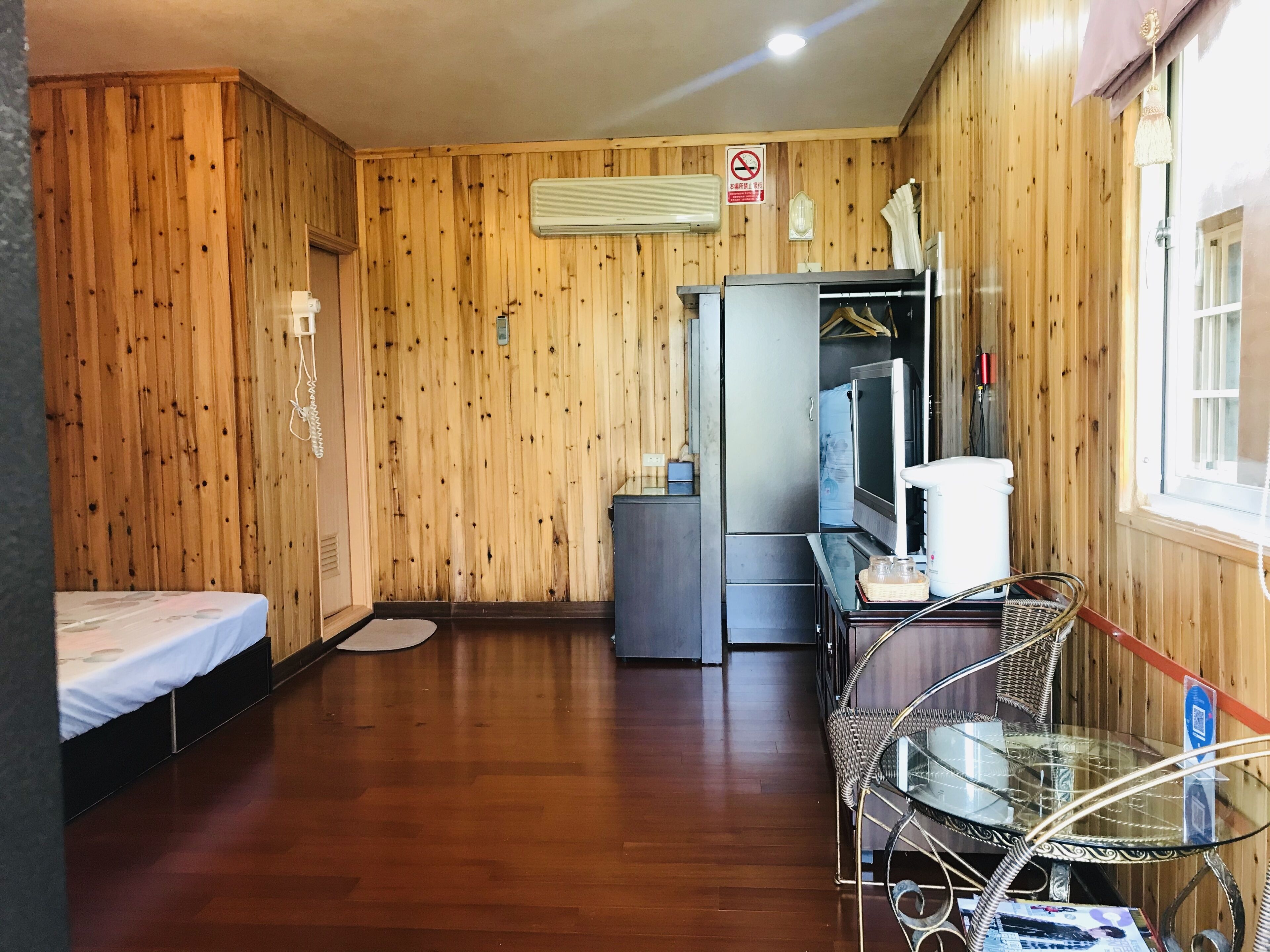 Deluxe Quadruple Room | Desk, free WiFi, bed sheets