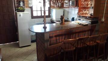 冰箱、微波炉、烤箱、炉灶