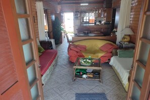 Smart TV, books - HOUSE OF HAPPINESS NEAR THE SEA (Tramandaí)