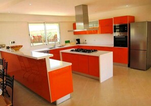 Fridge, microwave, oven, stovetop - Superb Villa with swimming pool in Marrakech 4559 (Marrakech)