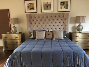 4 bedrooms, desk, free WiFi, bed sheets - Large private acreage, very open space, decks, hot tub, treehouse, dock, more. (Afton)