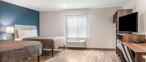 Zimmer, 2 Queen-Betten, barrierefrei, Nichtraucher | Betten mit Memory-Foam-Matratzen, Schreibtisch