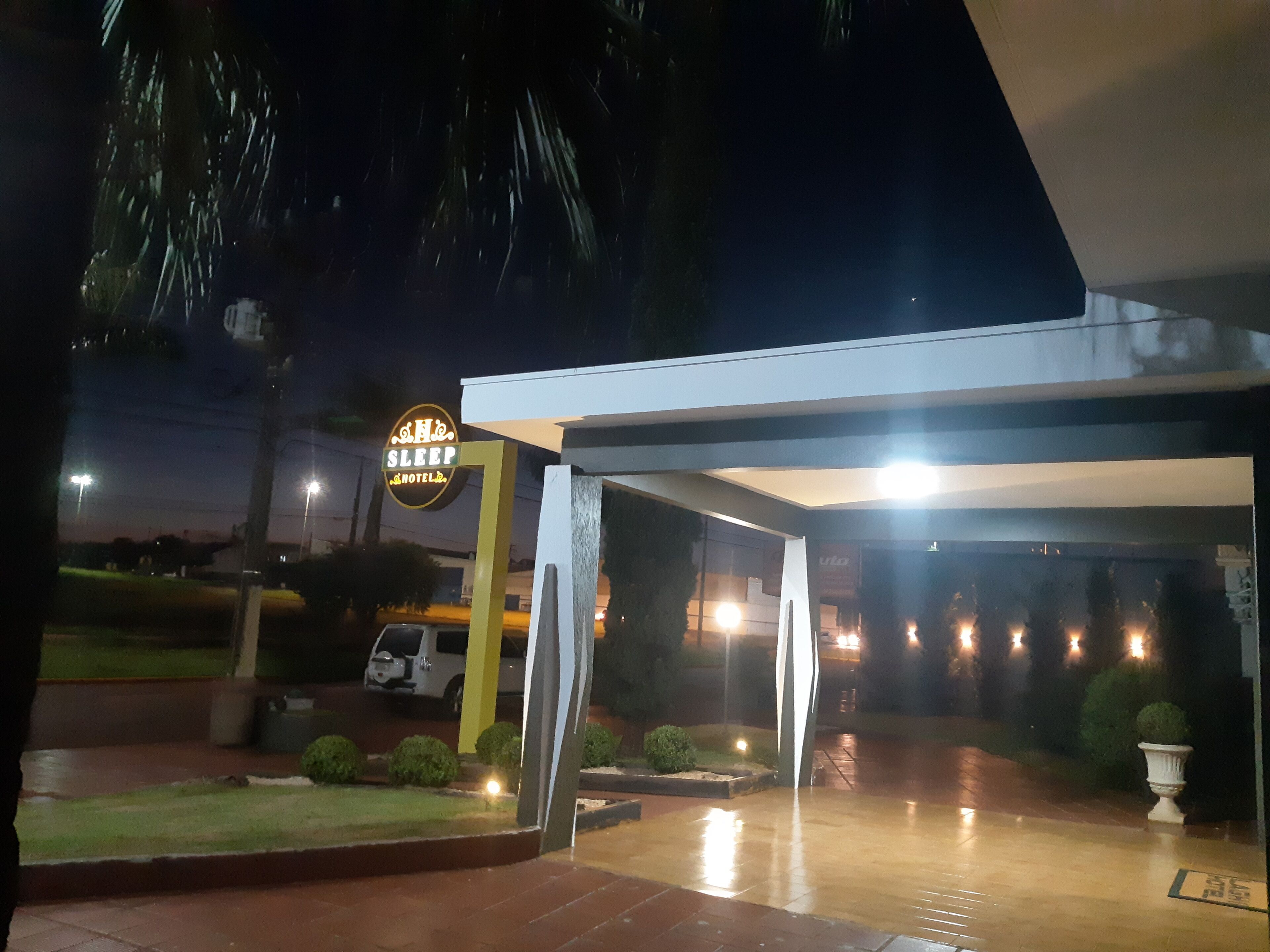 Mặt tiền nơi lưu trú - ban đêm