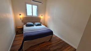 Ropa de cama de alta calidad, cortinas blackout y insonorización