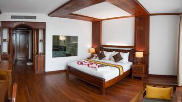 Habitación Deluxe doble | Minibar, caja fuerte, escritorio y espacio para trabajar con un portátil