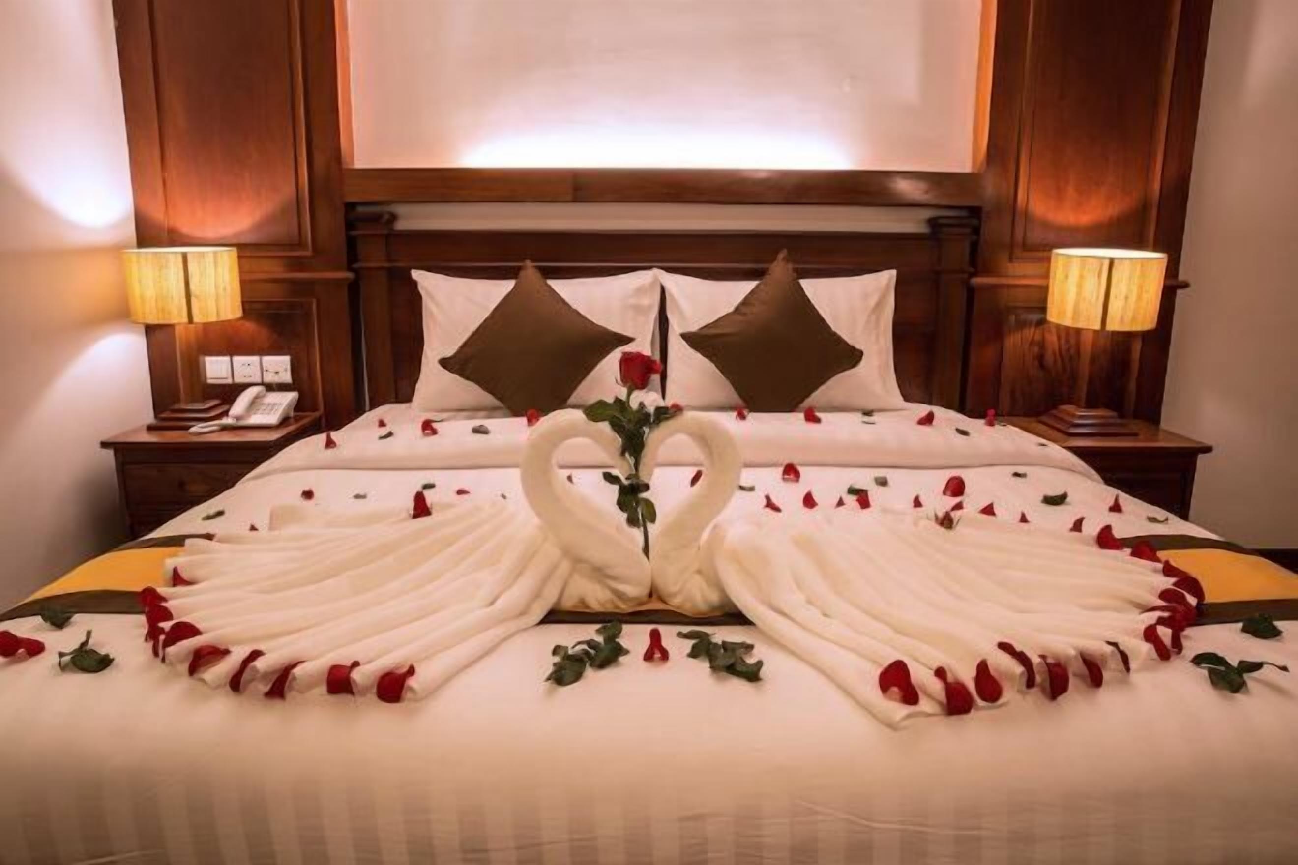 Frigobar, cofres nos quartos, escrivaninha